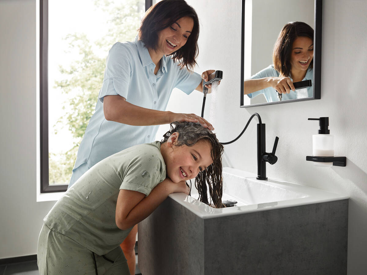 Hansgrohe Finoris Single lever basin mixer 230 with pull-out spray - Image 7