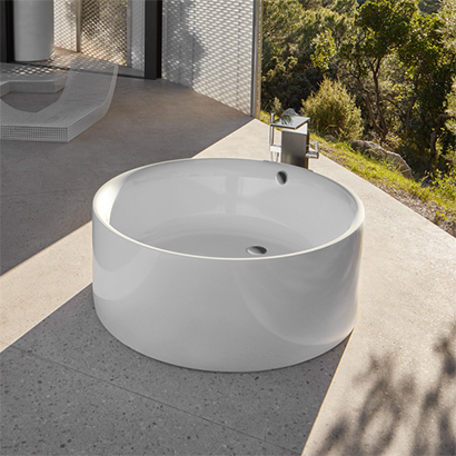 Are round baths comfortable and why are they so popular now?